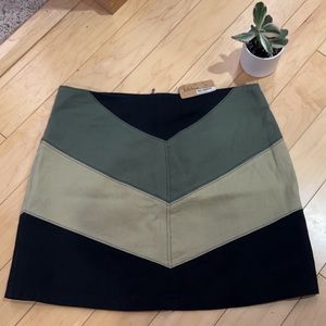 Never been worn, tags still attached skirt!